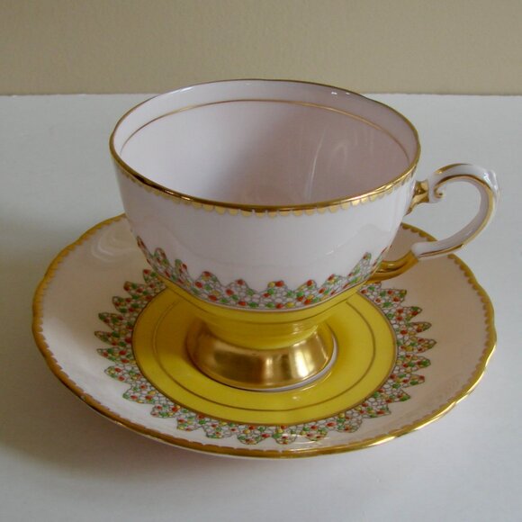 Vintage Fine Bone China Teacup and Saucer Pink Yellow Gold Gilt Tuscan England - Picture 3 of 9